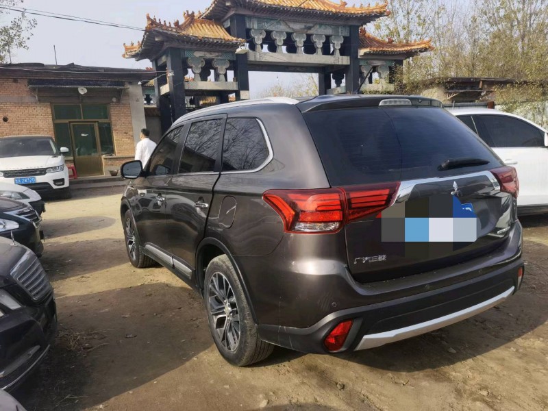 邯郸16年三菱欧蓝德6