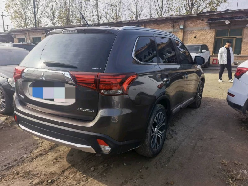 邯郸16年三菱欧蓝德3