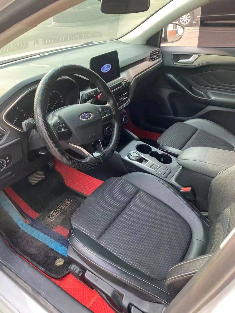 广州20年福特福克斯5