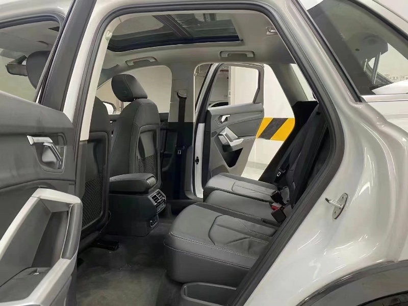 成都21年奥迪Q36