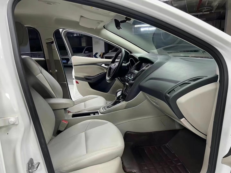 成都17年福特福克斯7