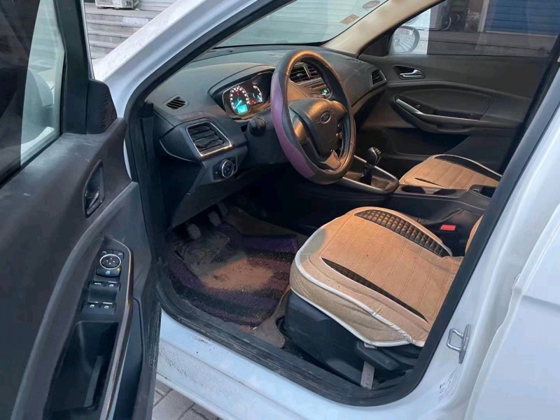 邯郸15年福特福睿斯5