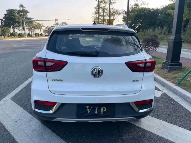 济宁18年名爵ZS8