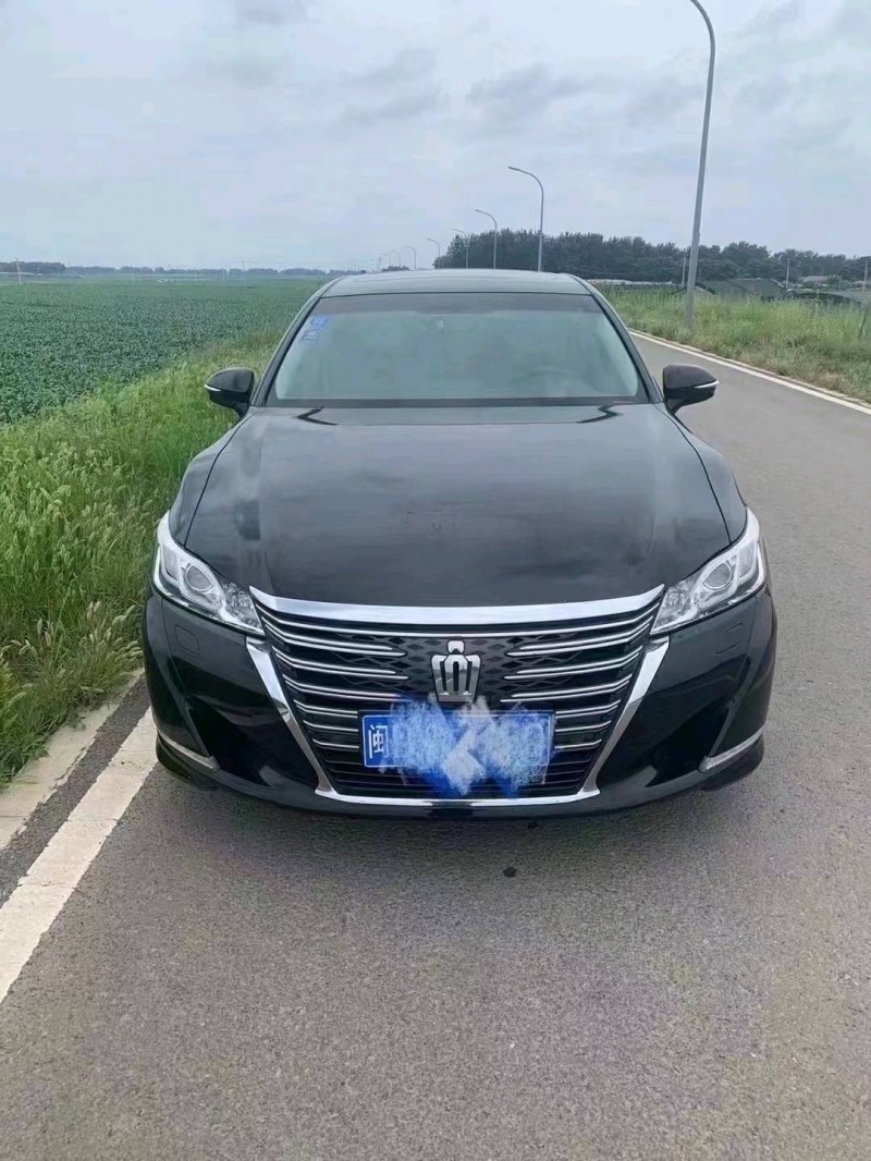 北京16年丰田皇冠9