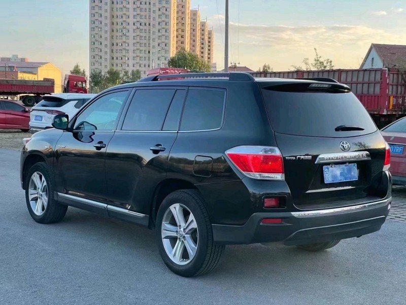 保定13年丰田汉兰达7