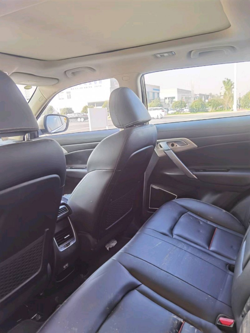 保定19年吉利博越7