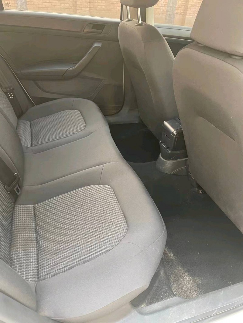 保定19年大众桑塔纳5