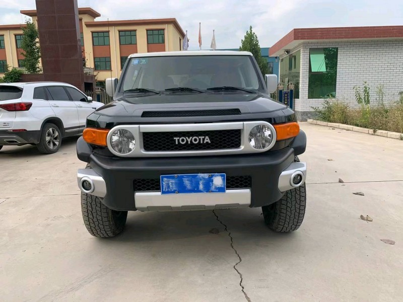 保定12年丰田兰德酷路泽1