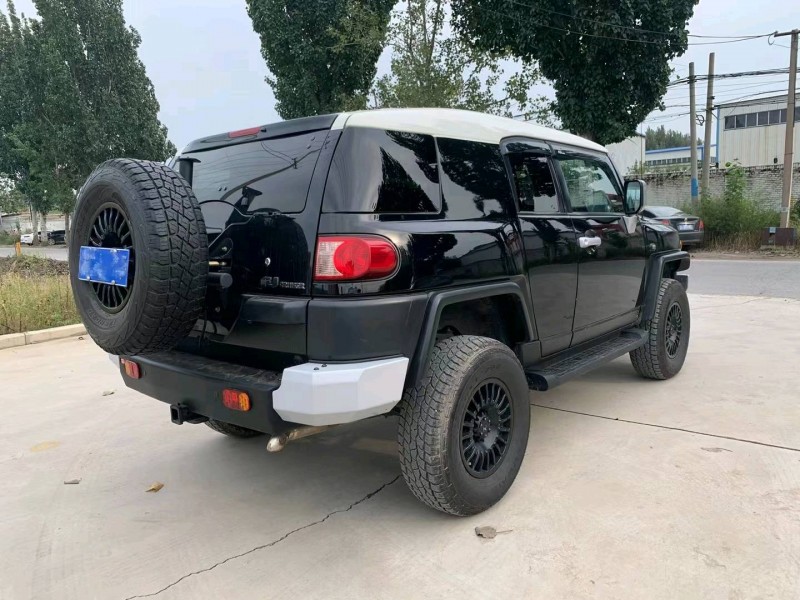 保定12年丰田兰德酷路泽4