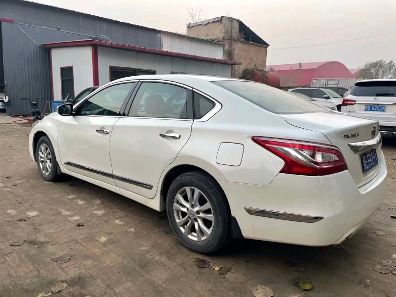 保定13年日产天籁7