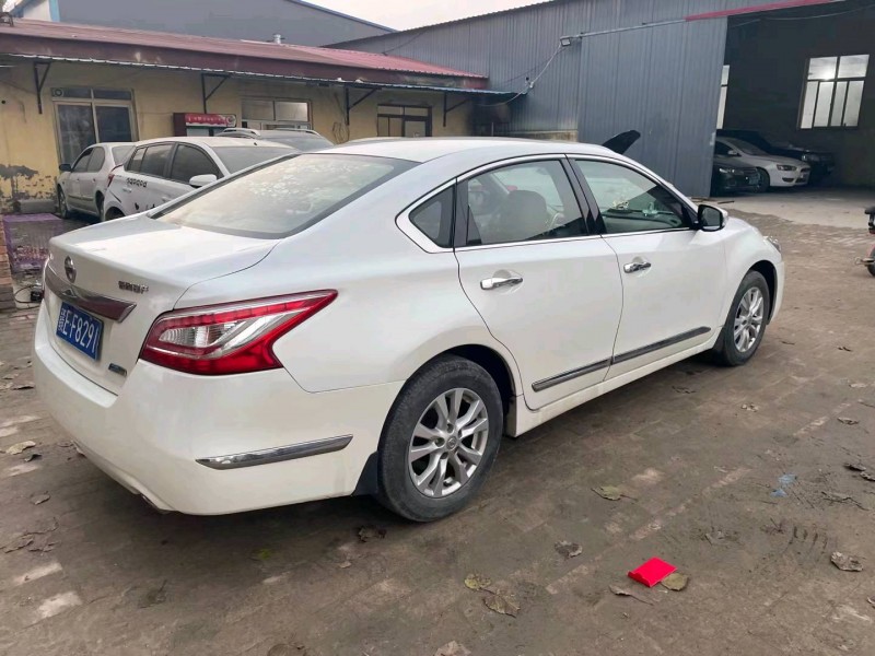 保定13年日产天籁5