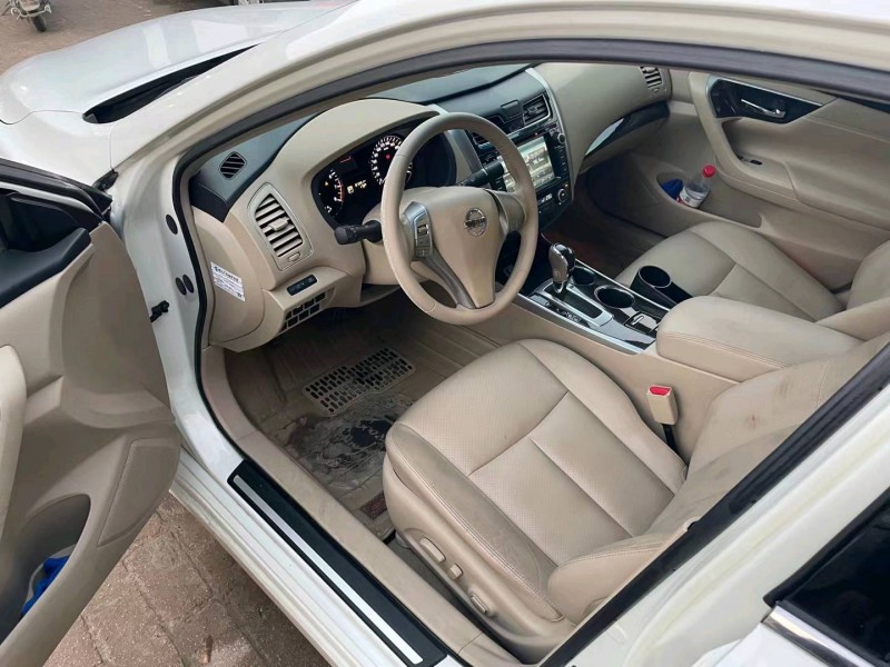 保定13年日产天籁1