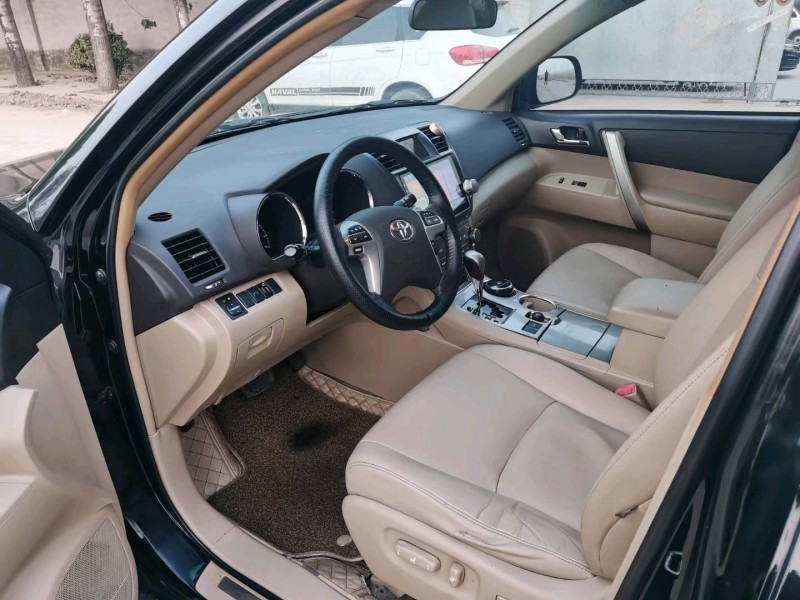 保定14年丰田汉兰达4