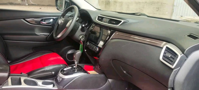 保定17年日产逍客8