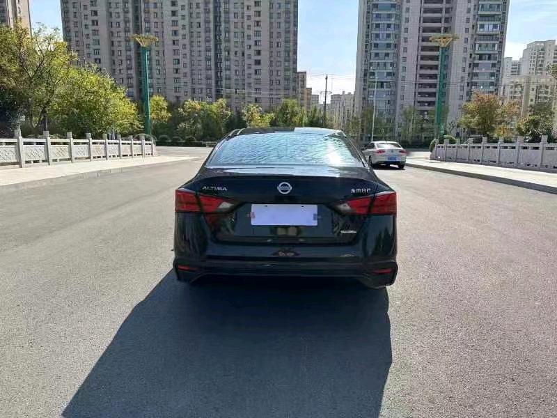 保定21年日产天籁2