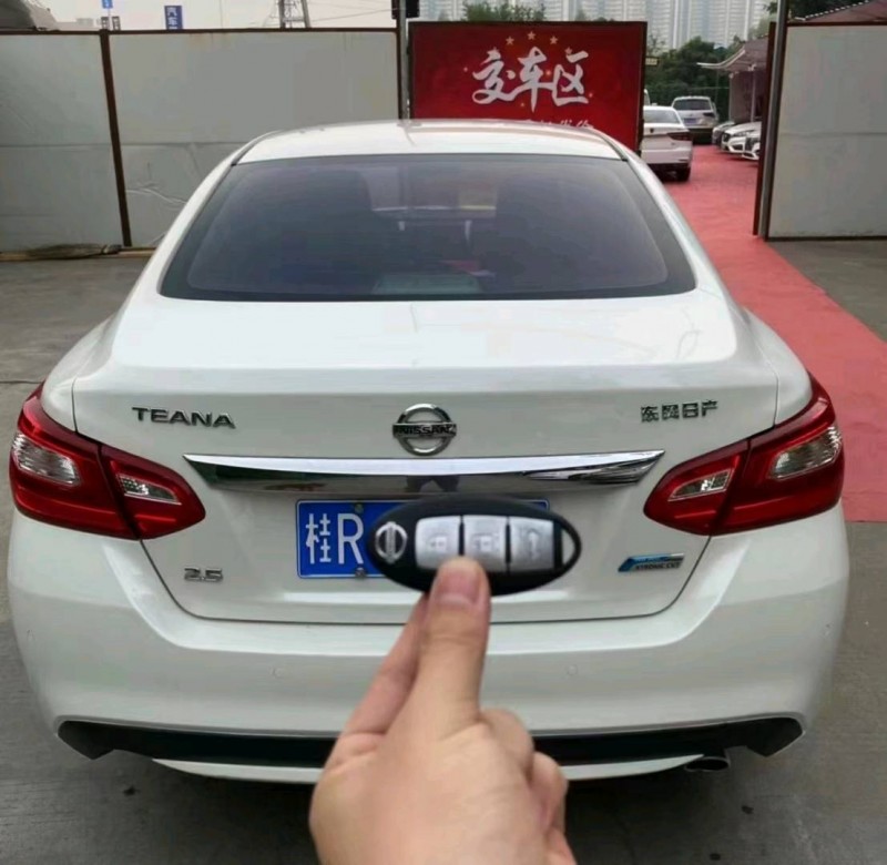 广州18年日产天籁8