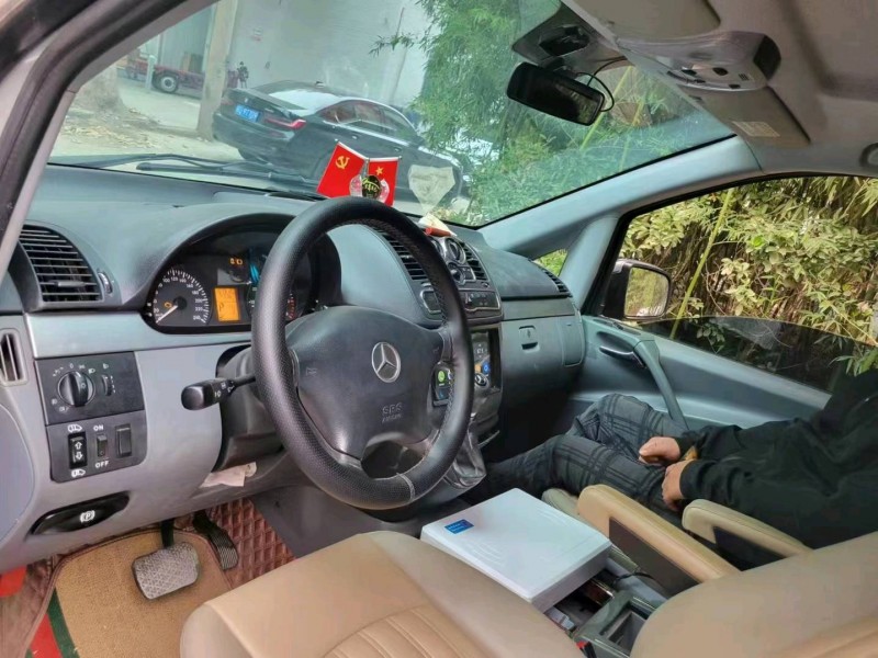 邢台13年奔驰威霆5