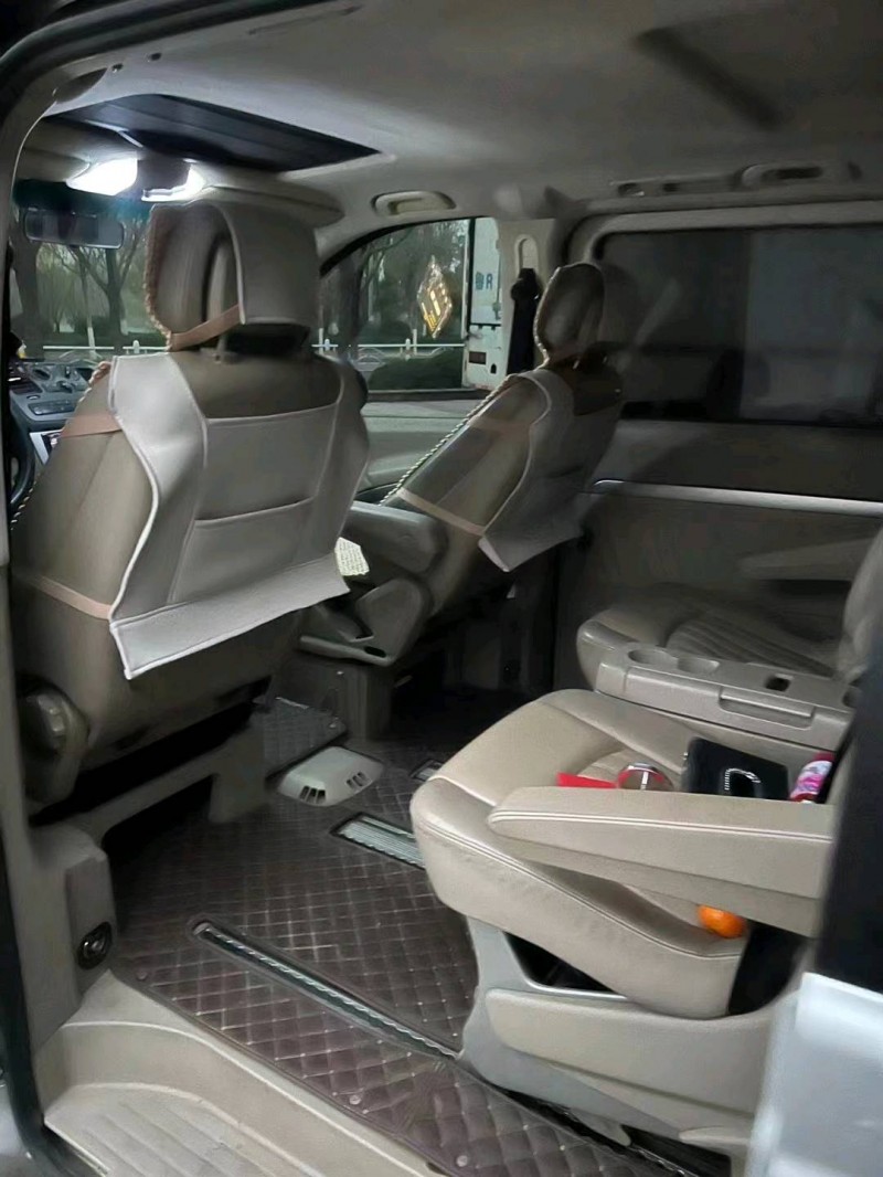 枣庄10年奔驰唯雅诺4