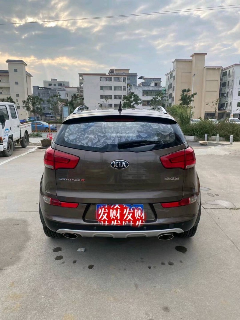 广州15年起亚智跑5