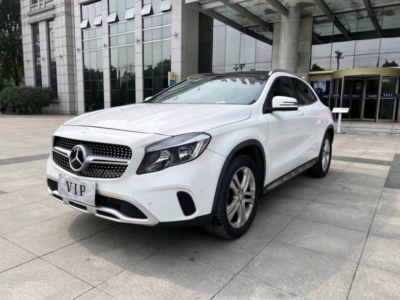 枣庄17年奔驰GLA8