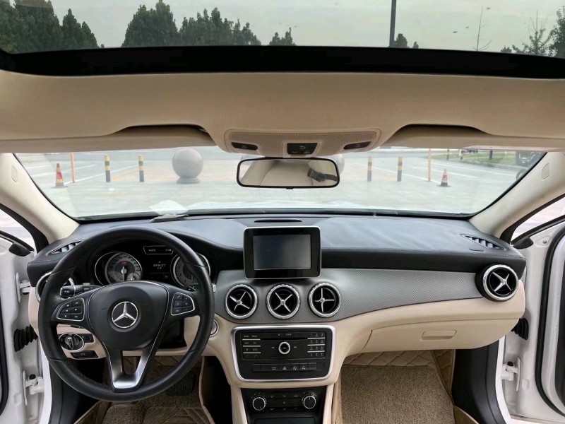 枣庄17年奔驰GLA4