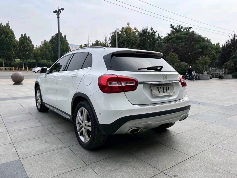 枣庄17年奔驰GLA1