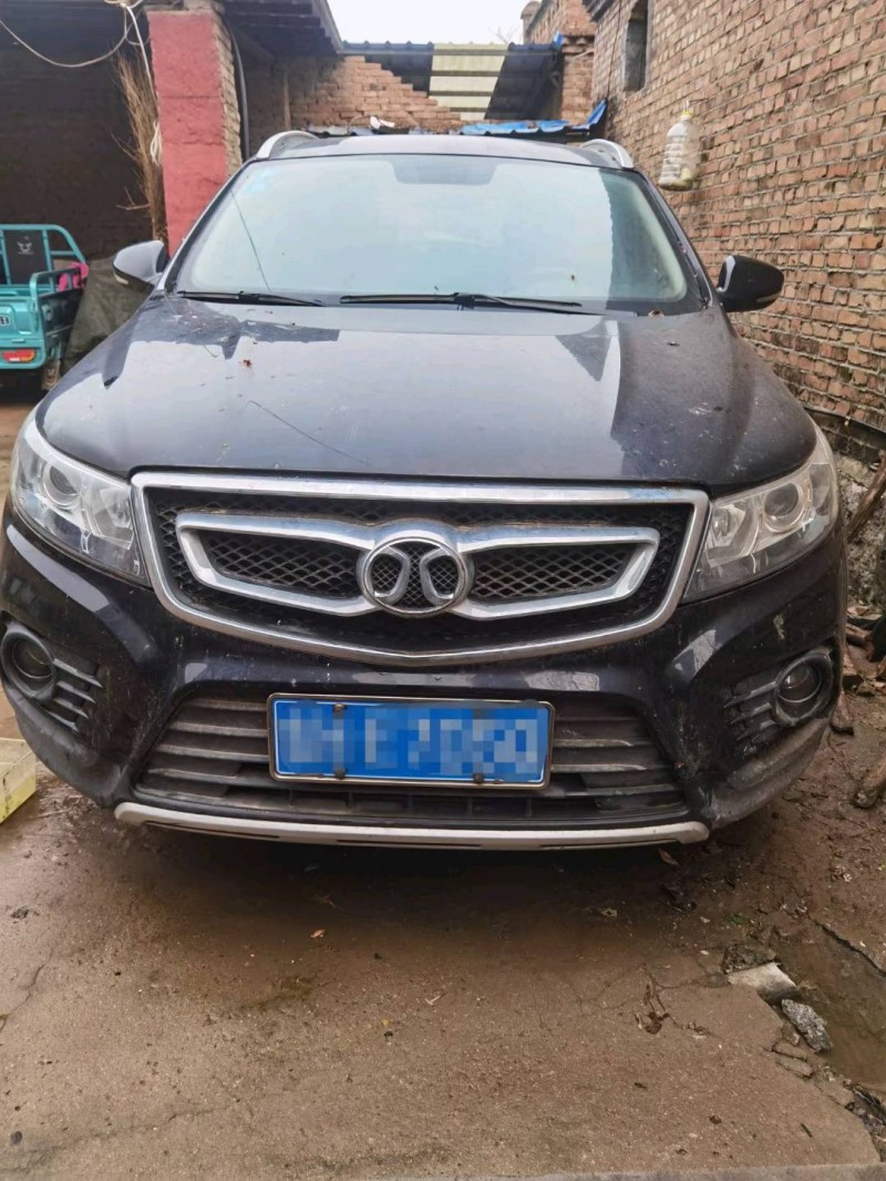 济宁17年北汽绅宝X551