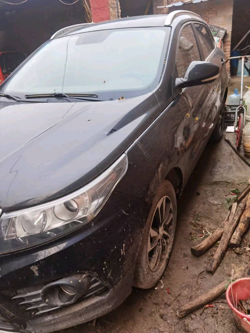 济宁17年北汽绅宝X552