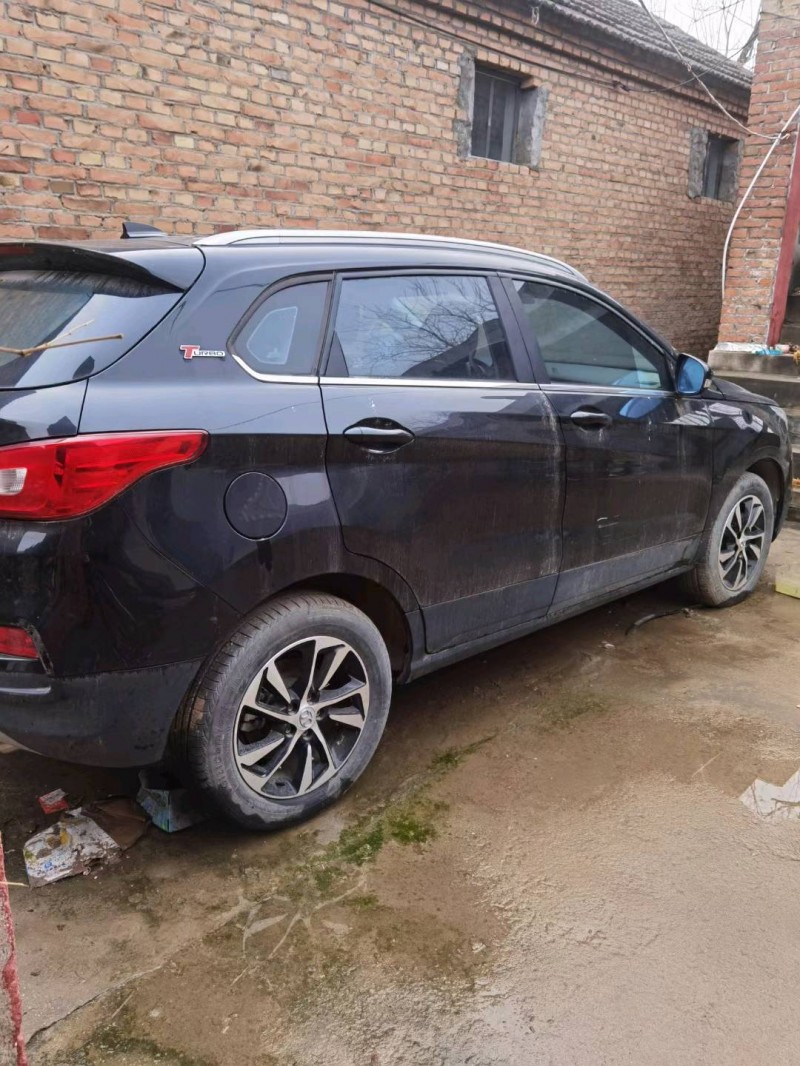 济宁17年北汽绅宝X554