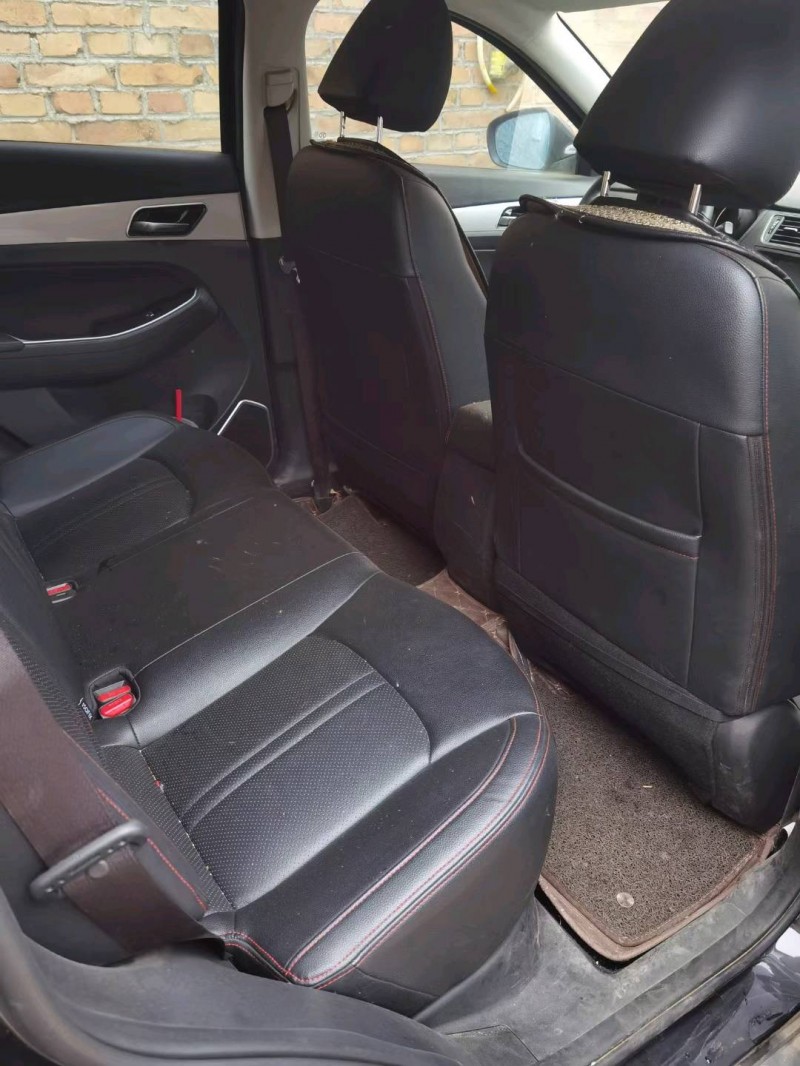 济宁17年北汽绅宝X555