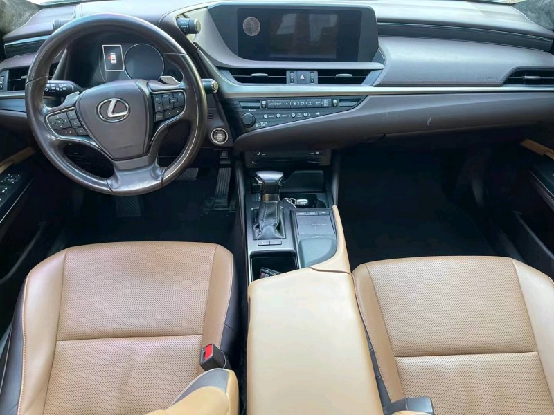 济宁18年雷克萨斯ES5