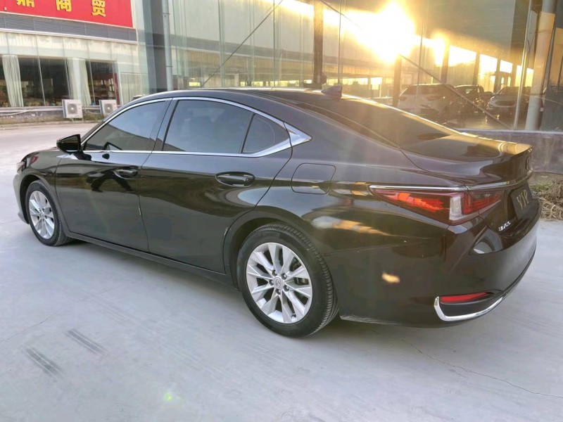 济宁18年雷克萨斯ES7