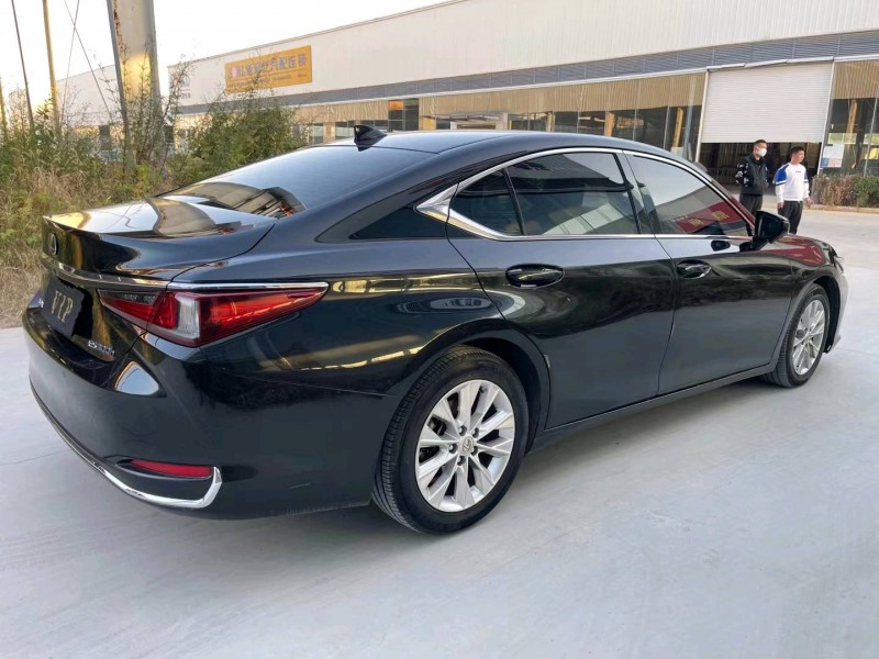 济宁18年雷克萨斯ES8
