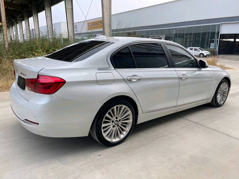 济宁18年宝马3系8