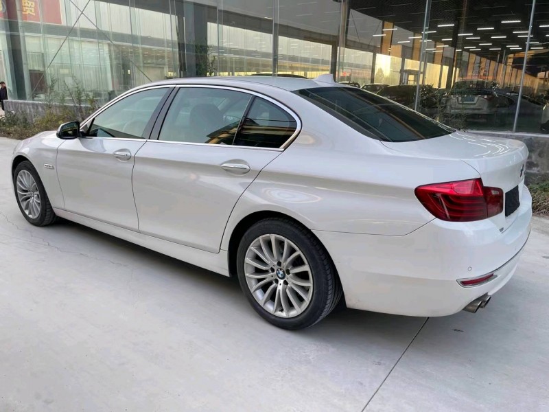 济宁15年宝马5系8