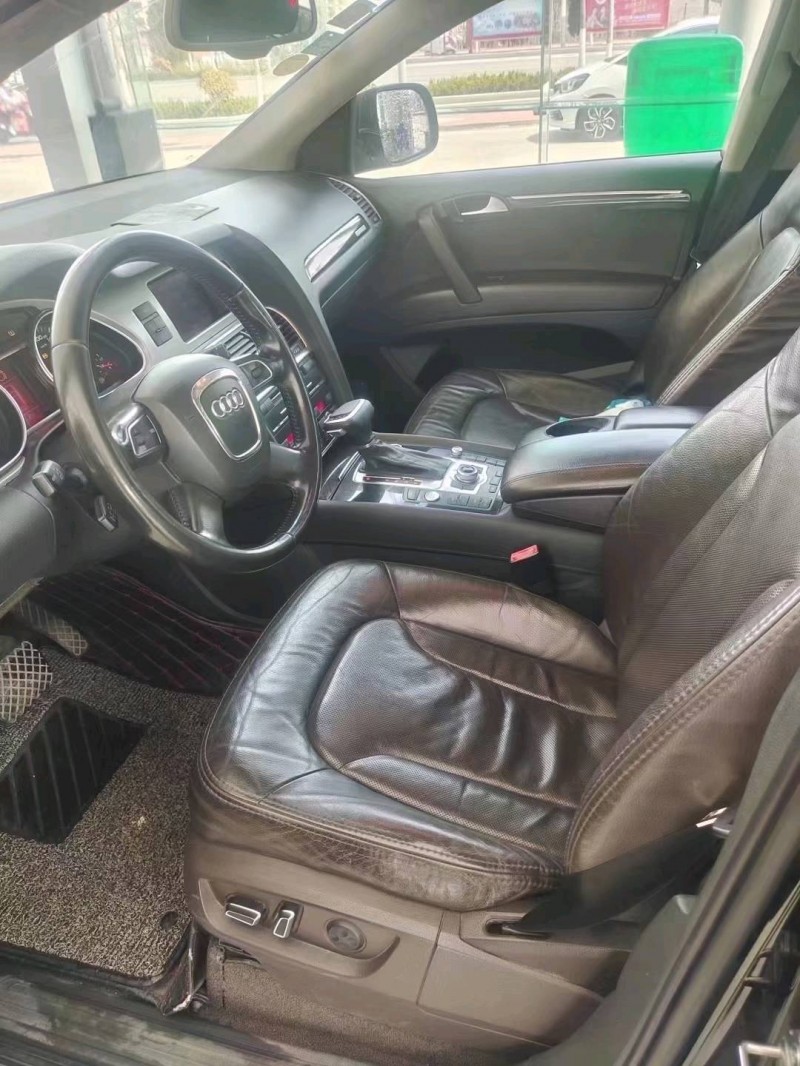 济南10年奥迪Q75