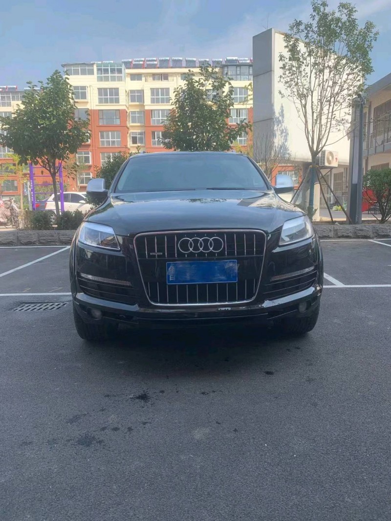 青岛11年奥迪Q71