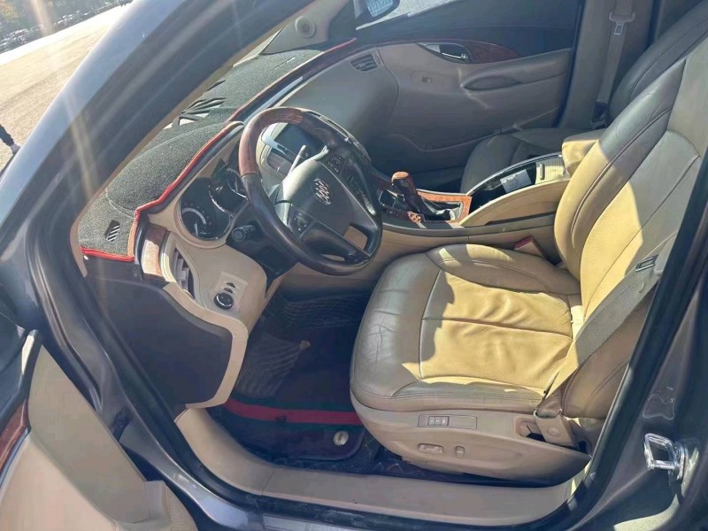 枣庄13年别克君越8