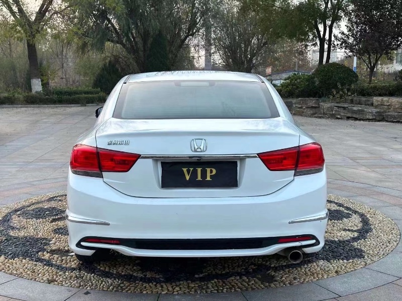 青岛16年本田思铂睿3