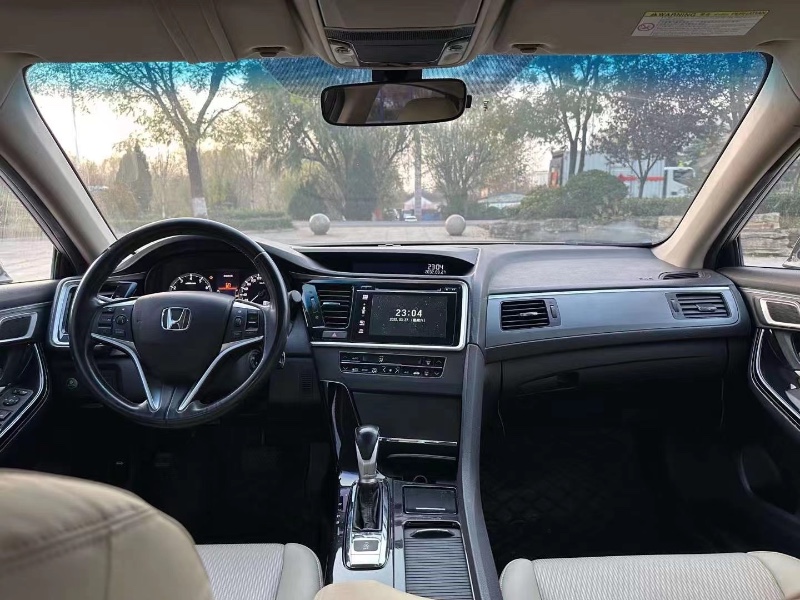 青岛16年本田思铂睿8