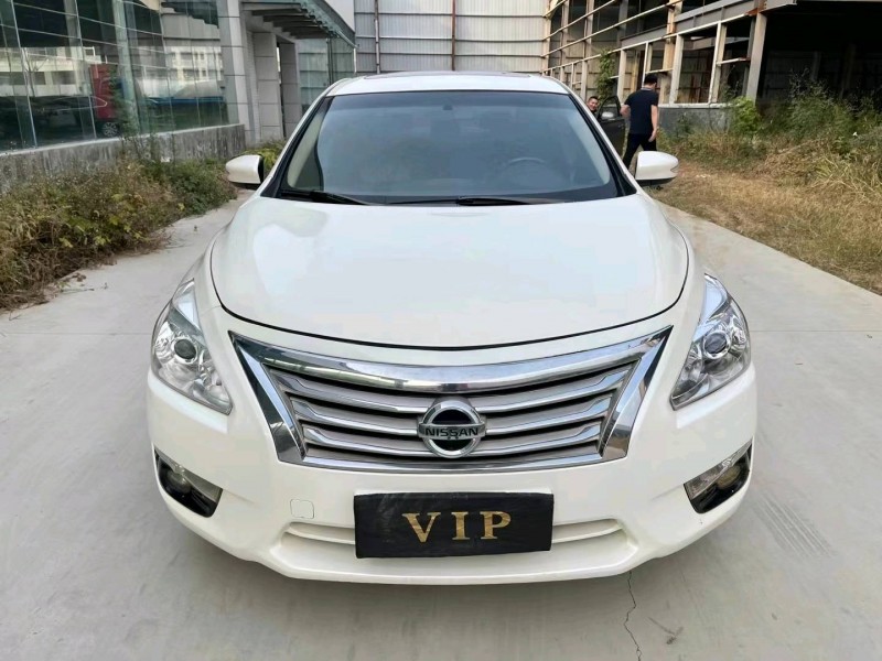 济宁13年日产天籁1