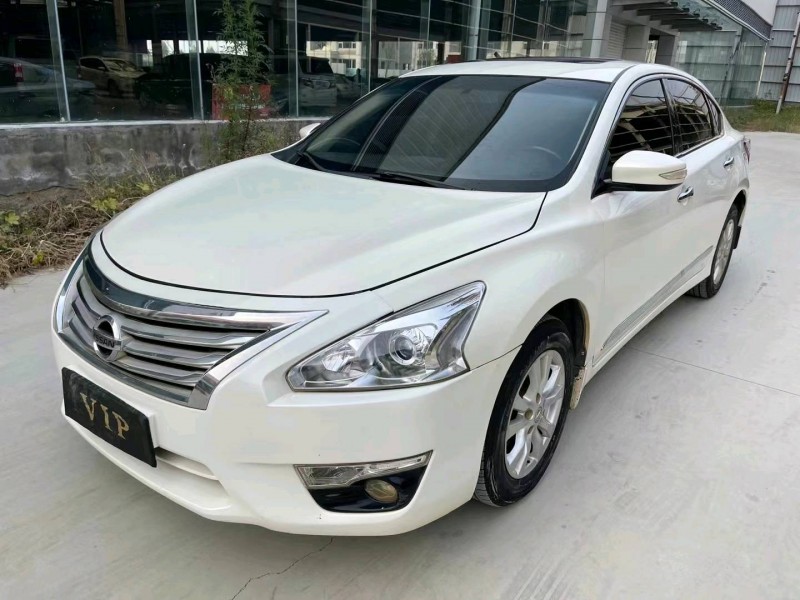 济宁13年日产天籁2