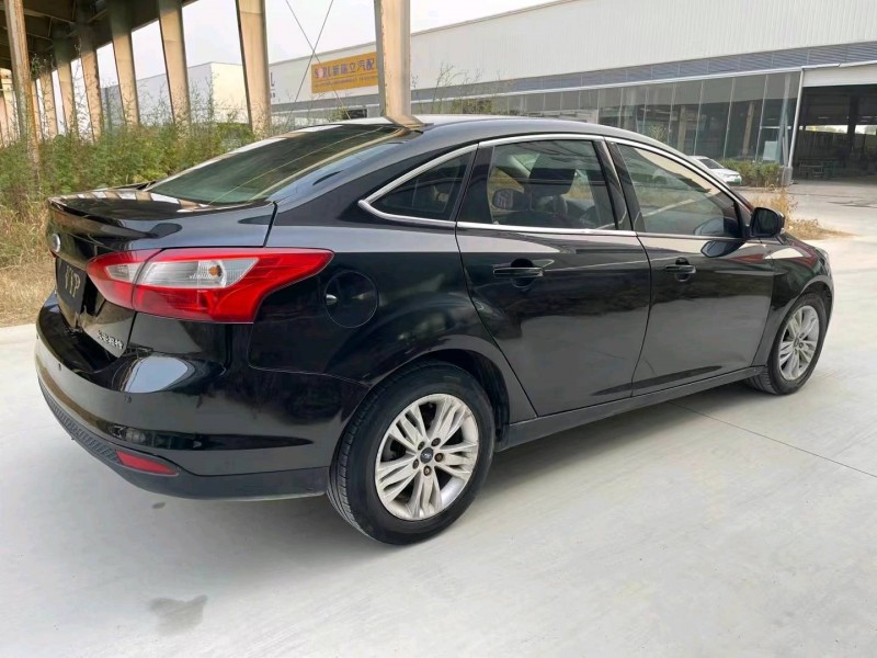 济宁13年福特福克斯8