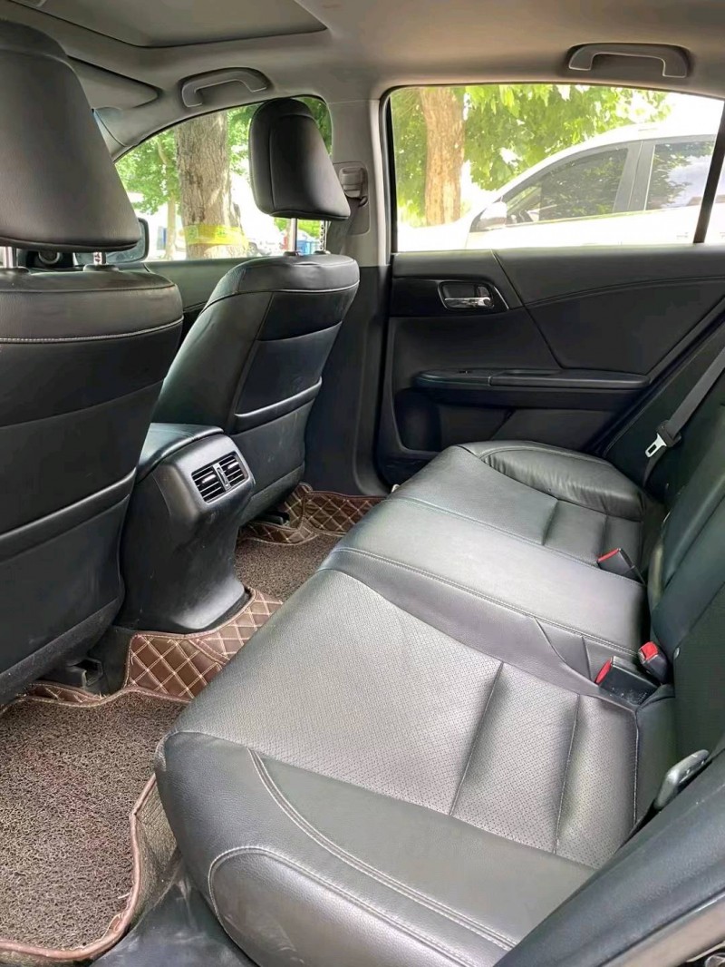 邢台17年本田雅阁6