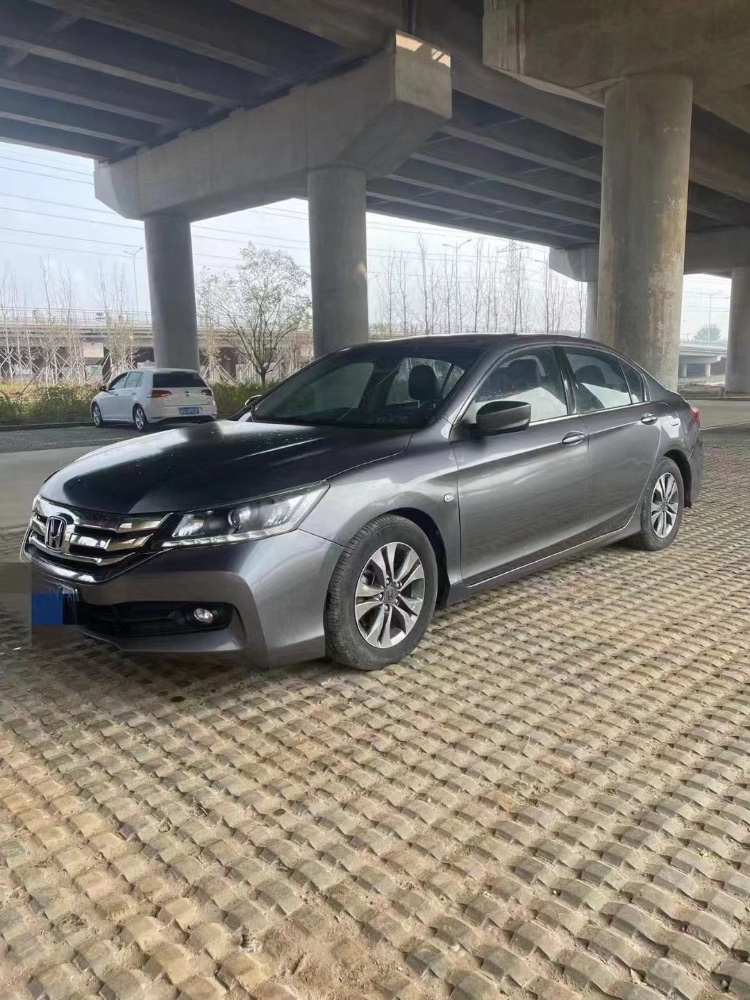 青岛14年本田雅阁8