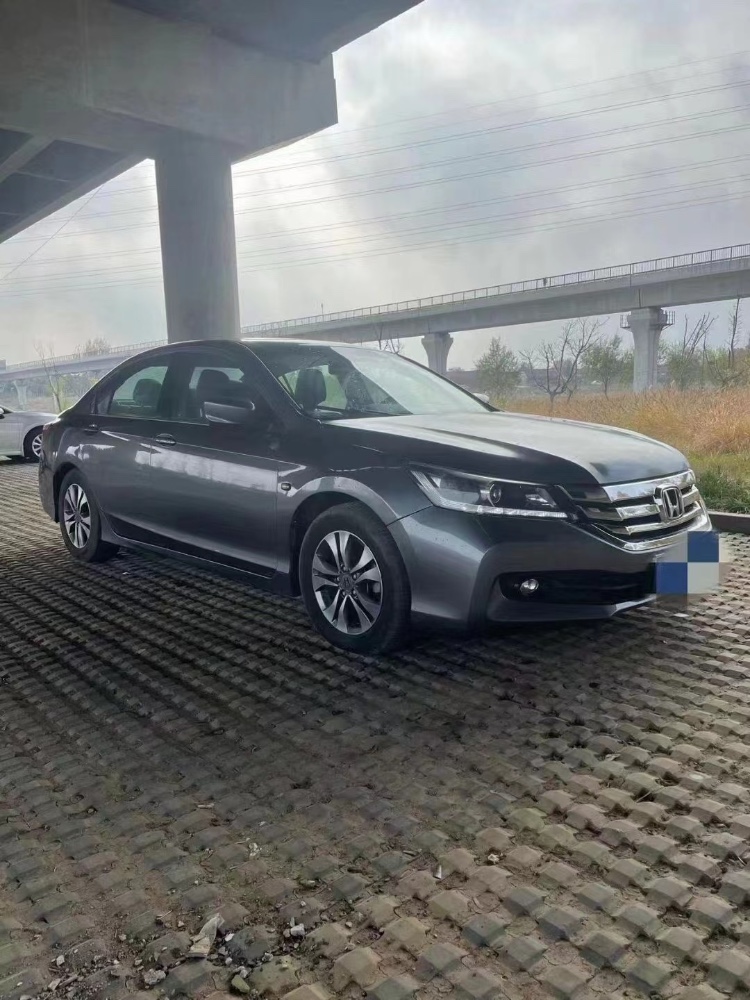 青岛14年本田雅阁6