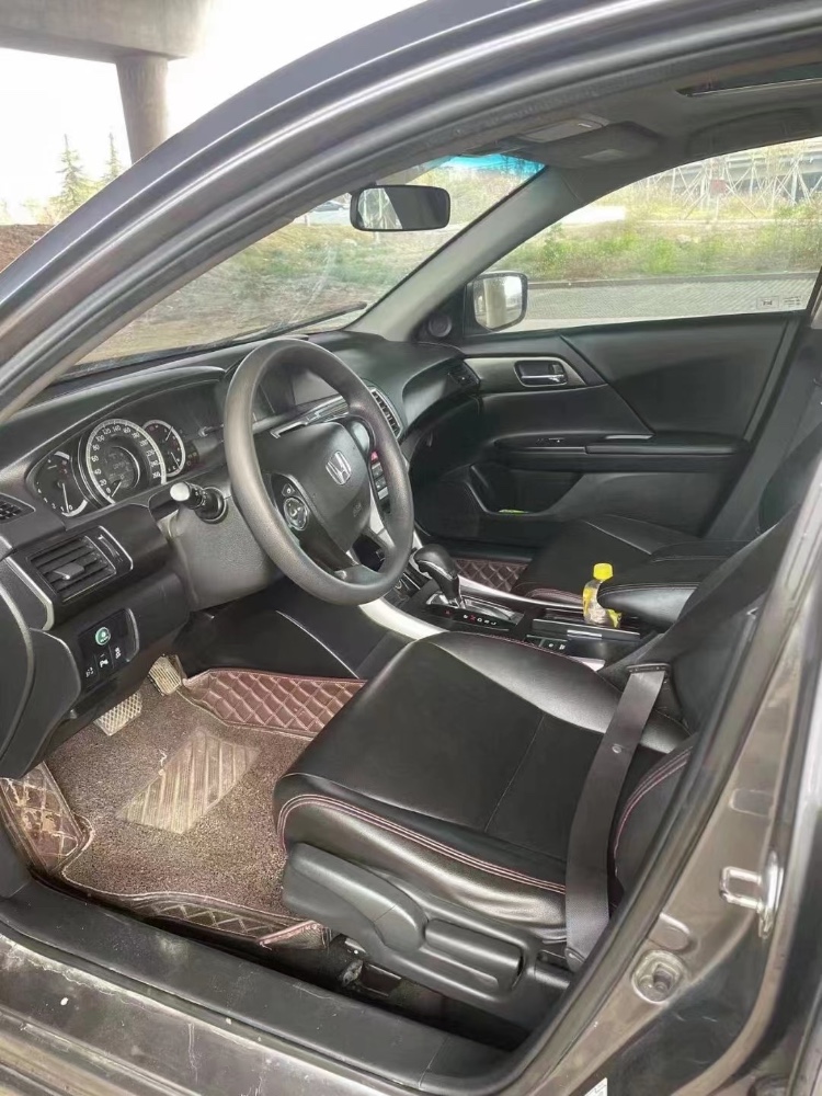 青岛14年本田雅阁5