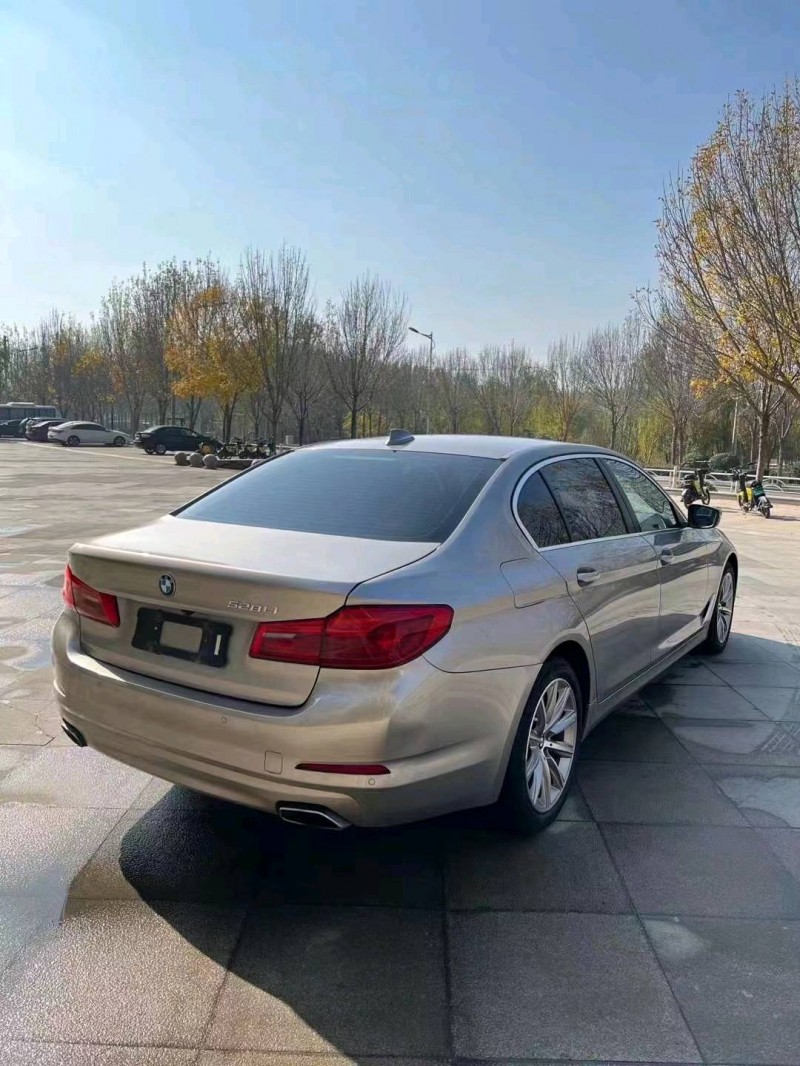 北京17年宝马5系8