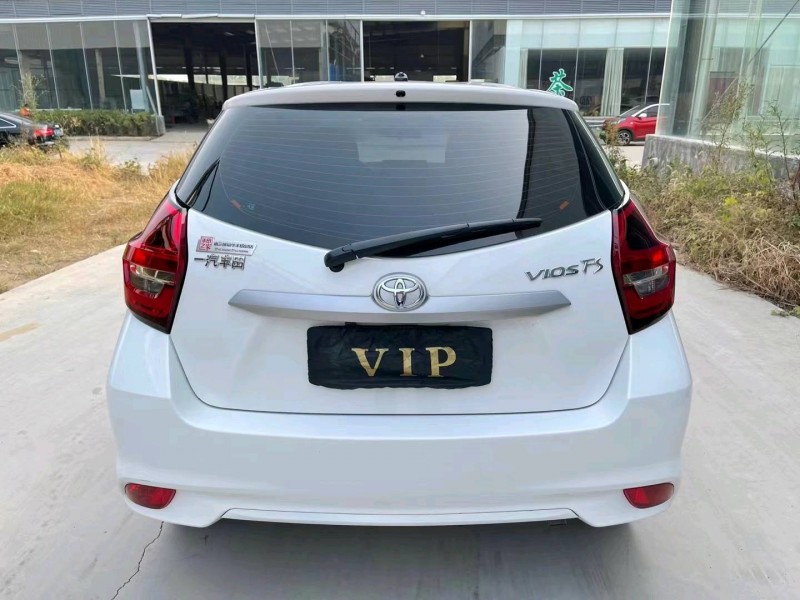 济宁22年丰田威驰9