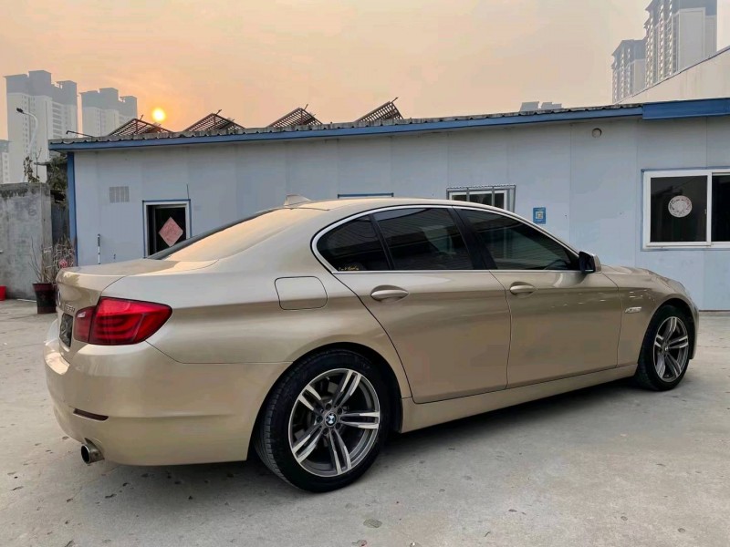济宁11年宝马5系8